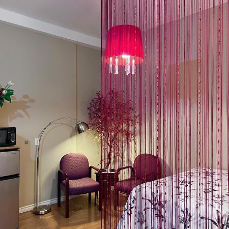 University Cabana Inn Виктория Экстерьер фото