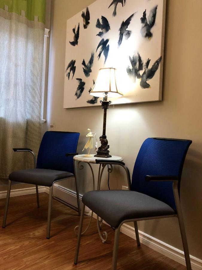 University Cabana Inn Виктория Экстерьер фото