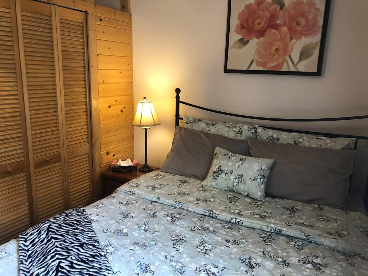 University Cabana Inn Виктория Экстерьер фото
